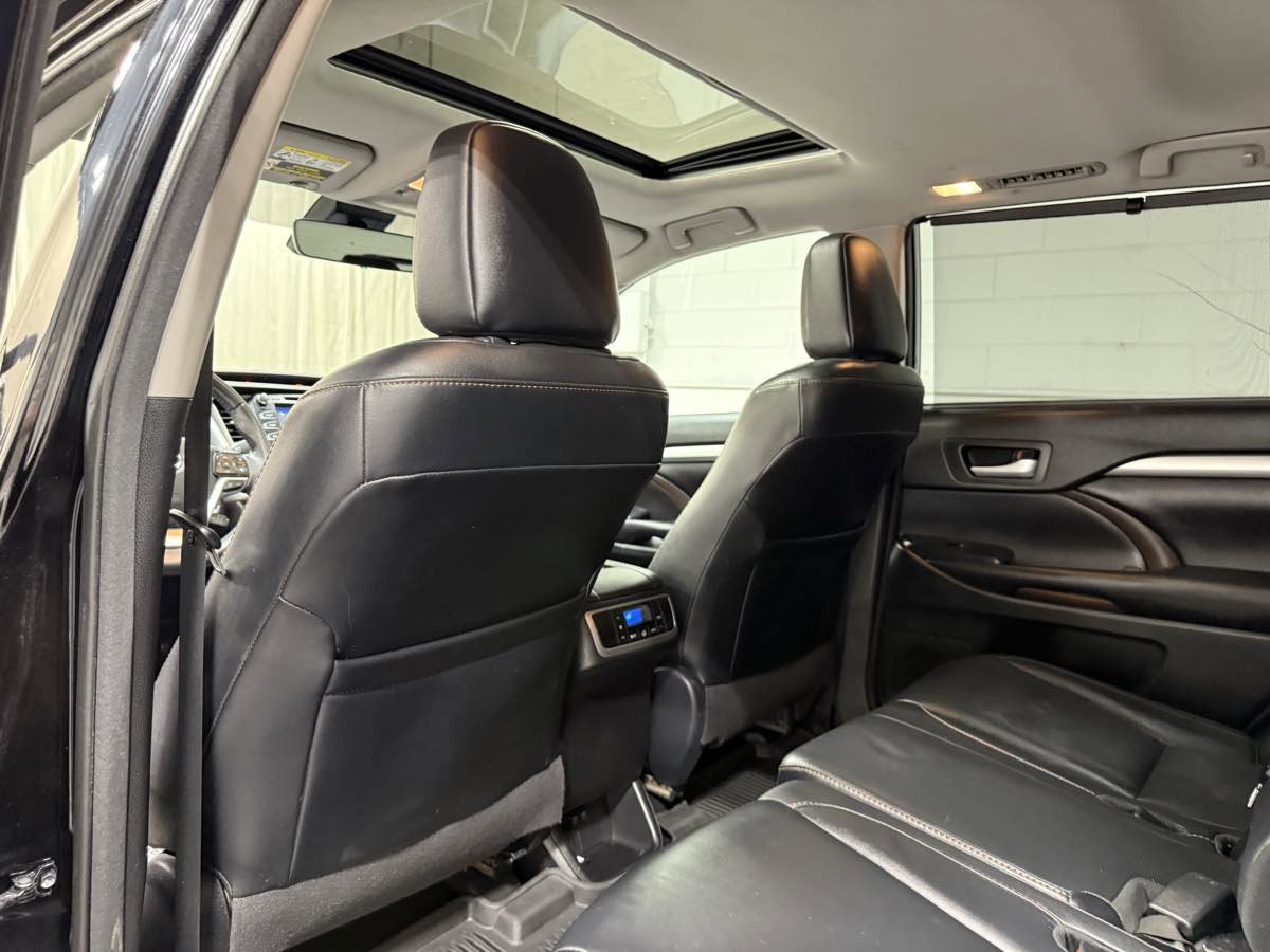 Used 2018 Toyota Highlander XLE w/ Protection Package #3 image 16