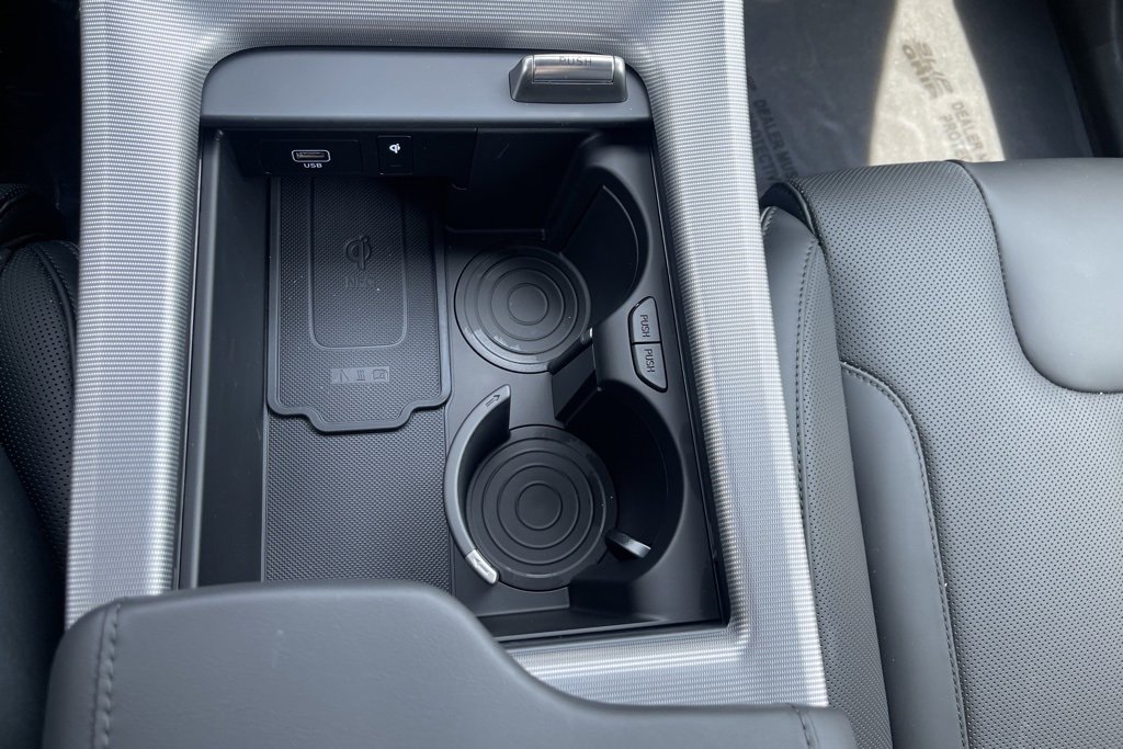 Used 2024 Hyundai Palisade Calligraphy image 25