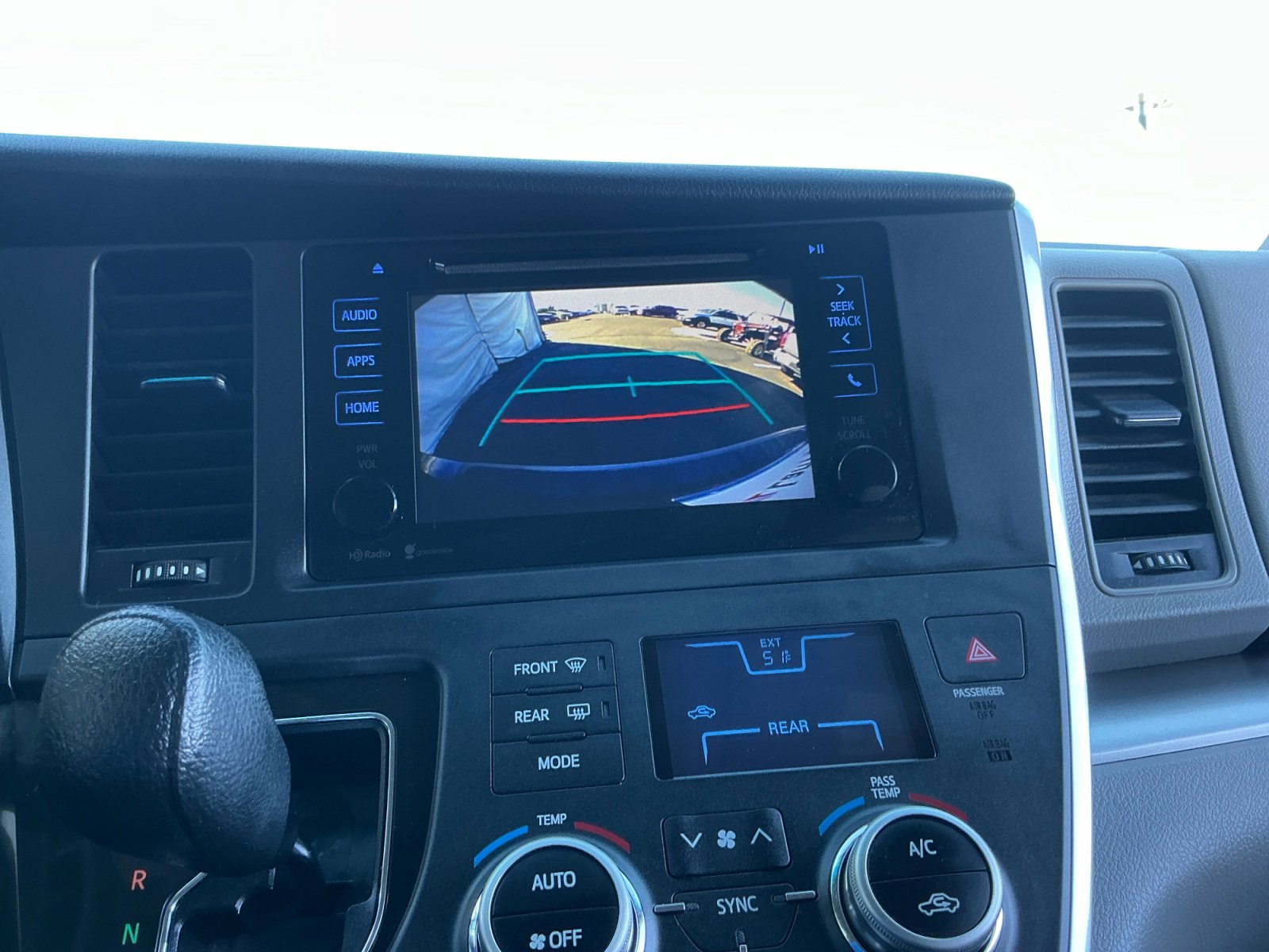 Used 2015 Toyota Sienna LE image 23