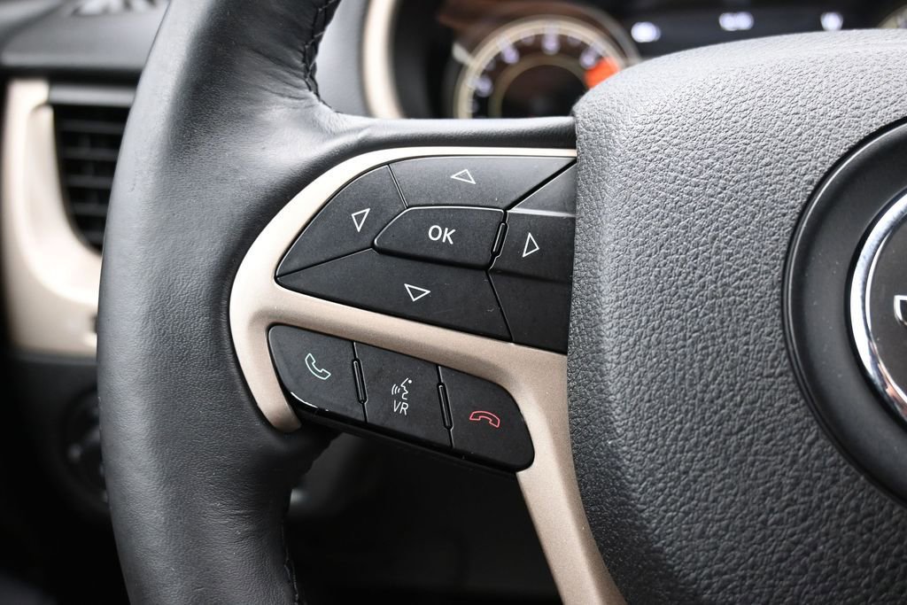 Used 2016 Jeep Cherokee Limited AWD/4WD image 28