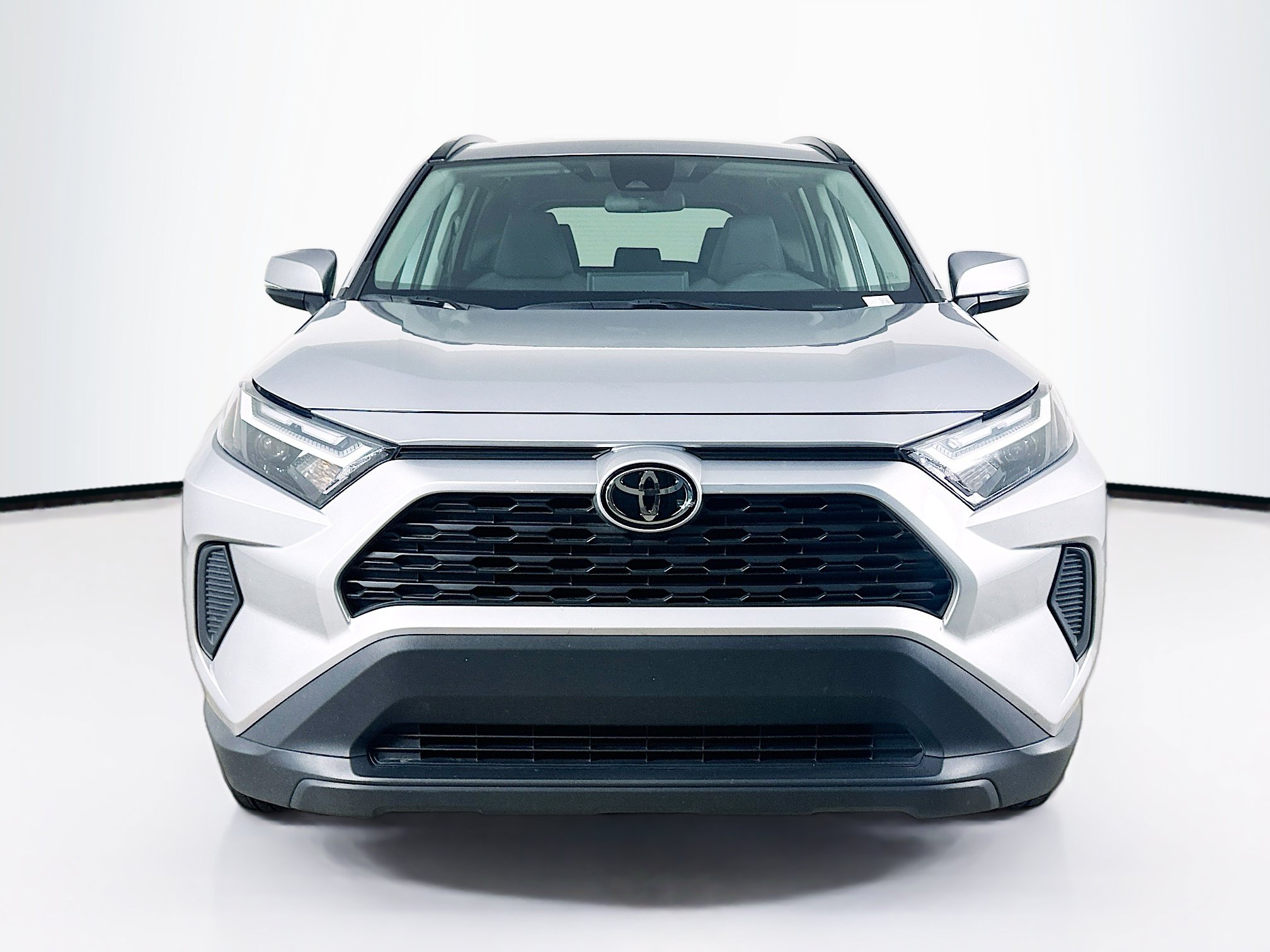 Used 2023 Toyota RAV4 XLE FWD image 2