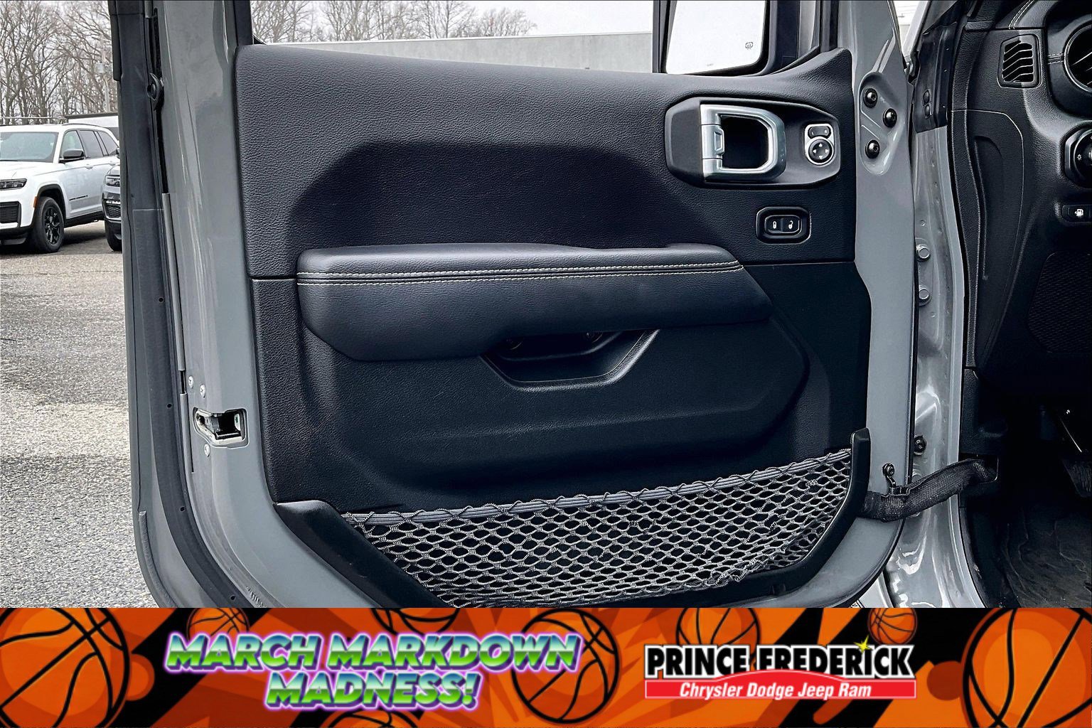 Used 2023 Jeep Wrangler Sahara w/ Cold Weather Group image 17