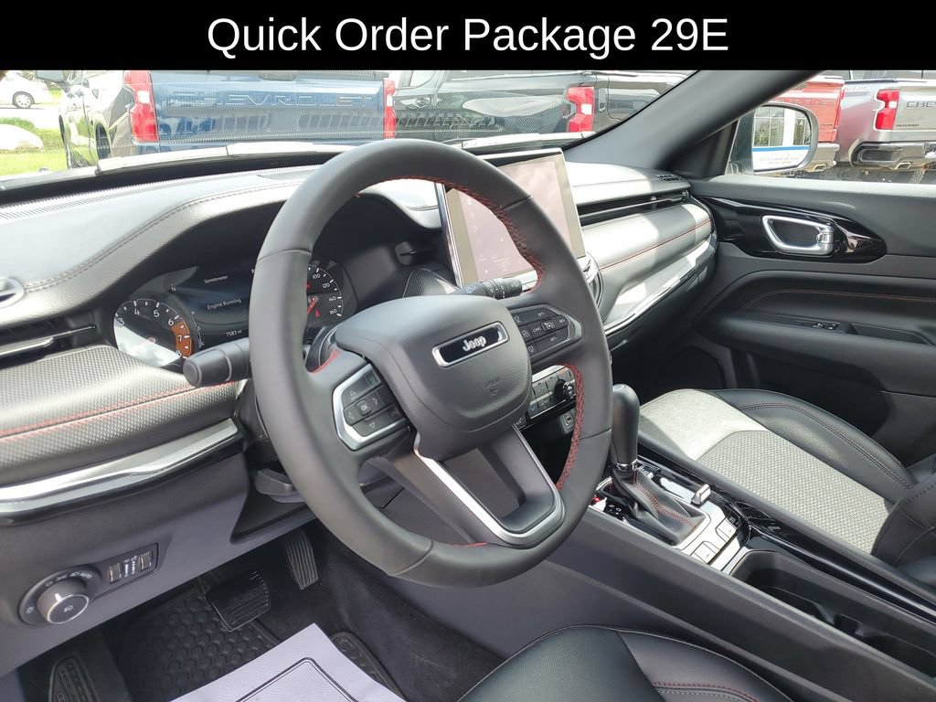Used 2023 Jeep Compass Trailhawk w/ Trailhawk Convenience Group AWD/4WD image 8