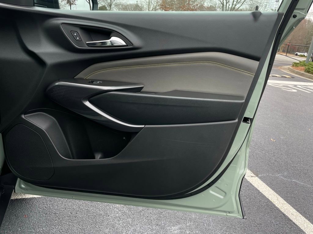 Used 2025 Chevrolet Trax ACTIV w/ Driver Confidence Package image 29