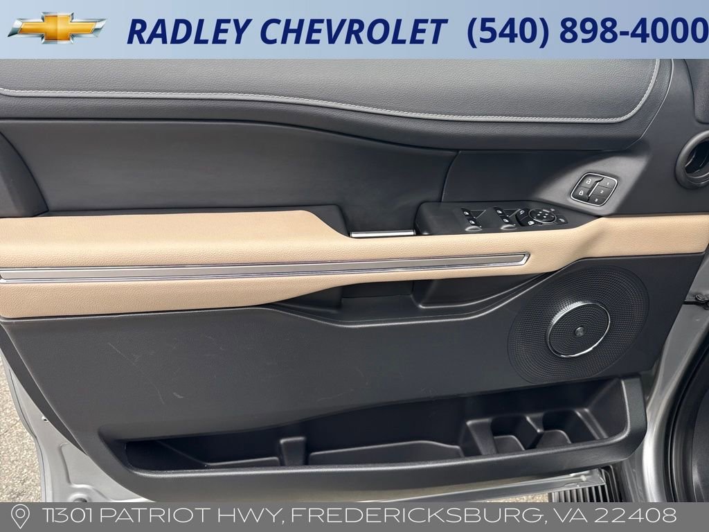 Used 2024 Ford Expedition Limited image 5