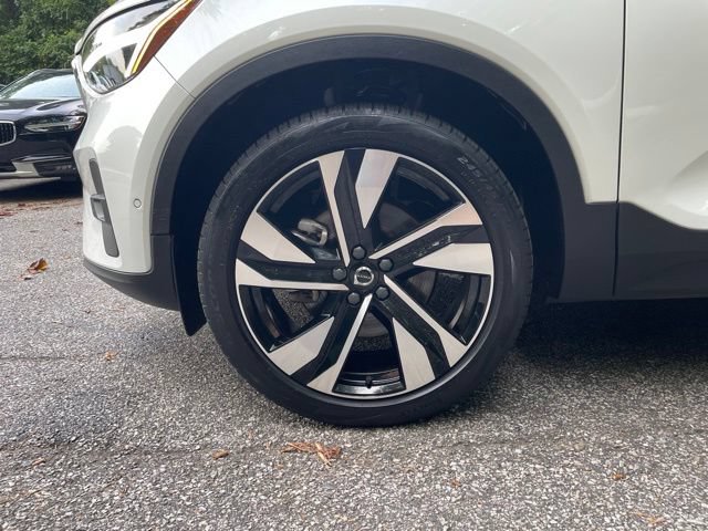 Certified 2024 Volvo XC40 B5 Plus w/ Protection Package Premier AWD/4WD image 25