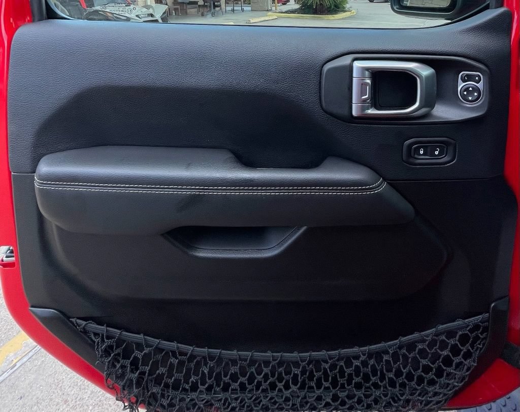 Used 2019 Jeep Wrangler Unlimited Sahara AWD/4WD image 33