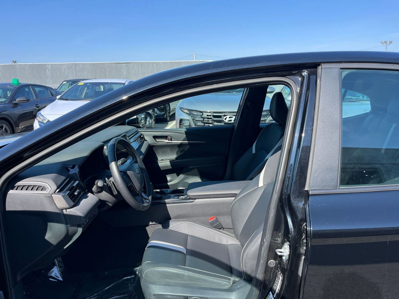 Used 2025 Toyota Camry SE FWD image 27