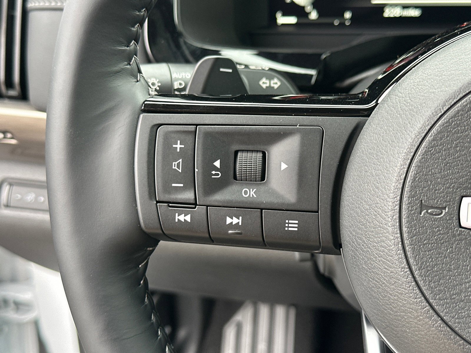 New 2025 Nissan Pathfinder Platinum image 28