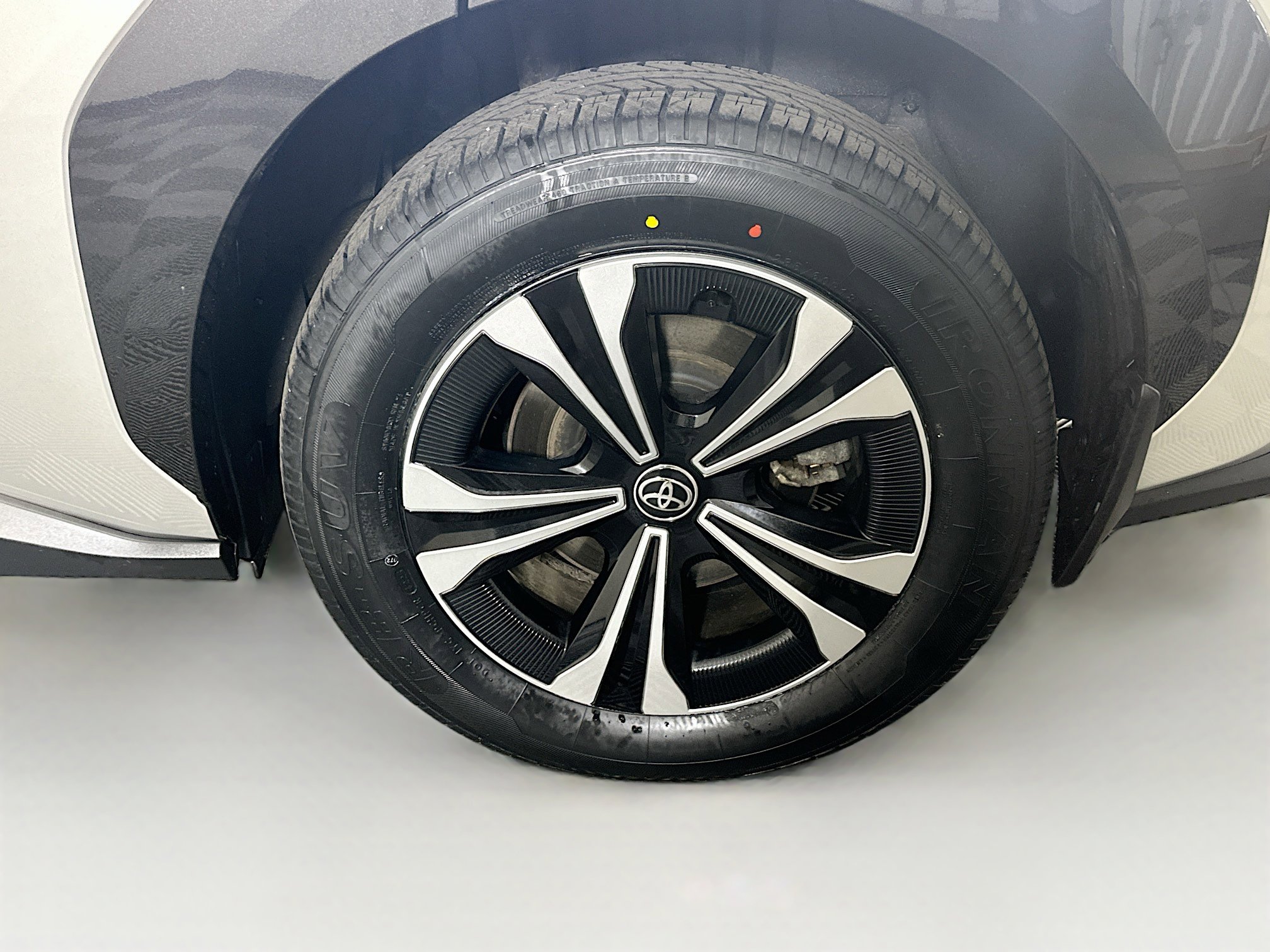 Used 2023 Toyota bZ4X XLE AWD/4WD image 11