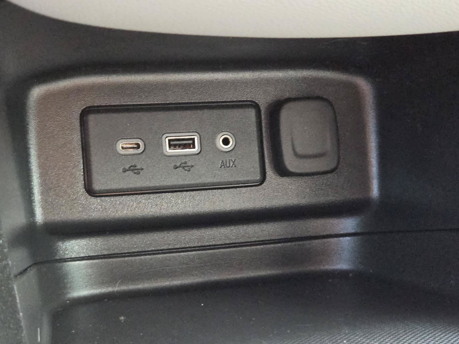 Used 2022 Chevrolet Equinox LS w/ LS Convenience Package FWD image 23