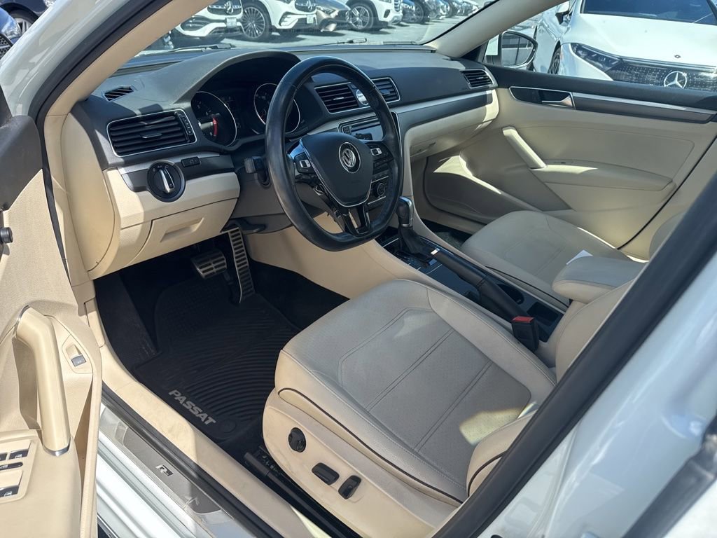 Used 2017 Volkswagen Passat 1.8T R-Line image 9