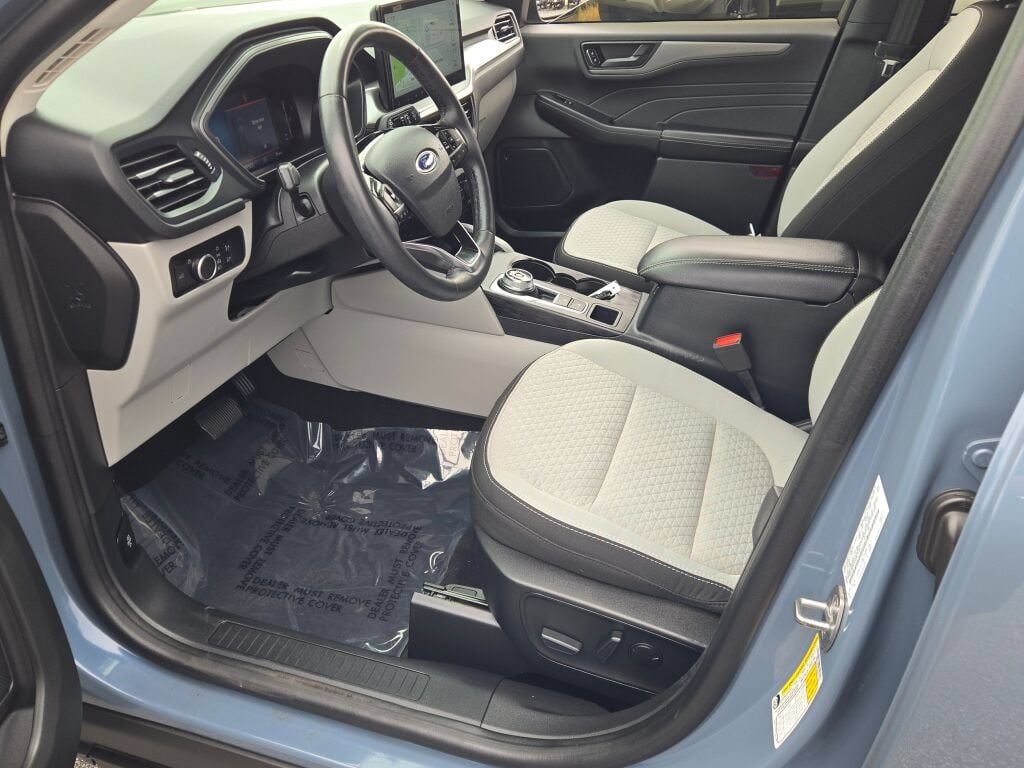 Used 2023 Ford Escape Active w/ Tech Pack #1 AWD/4WD image 5