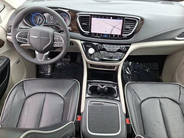 Certified 2022 Chrysler Pacifica Limited w/ Uconnect Theater Family Group AWD/4WD image 15