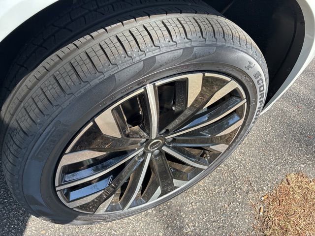 New 2026 Volvo XC90 B6 Ultra w/ Protection Package image 18