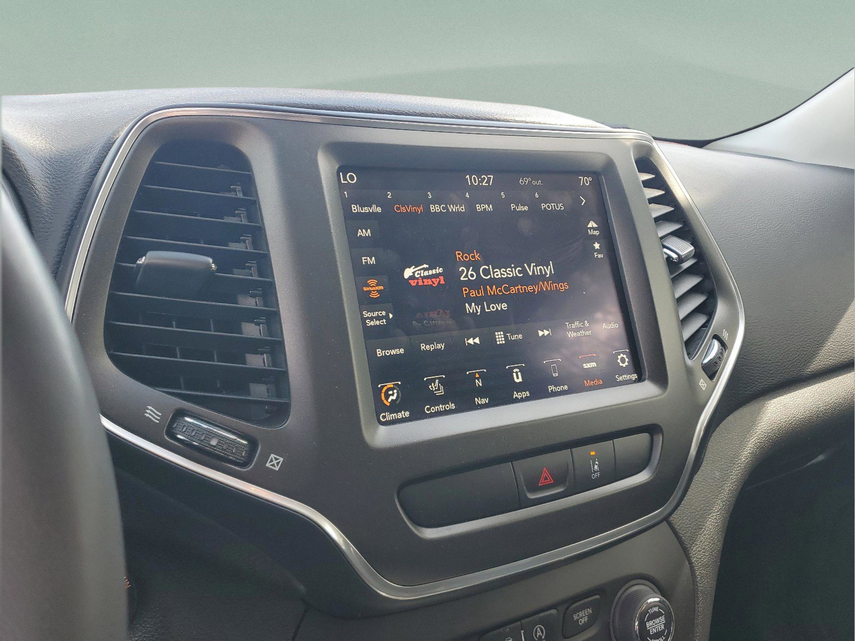 Used 2022 Jeep Cherokee Trailhawk w/ Sound & Nav Group image 18