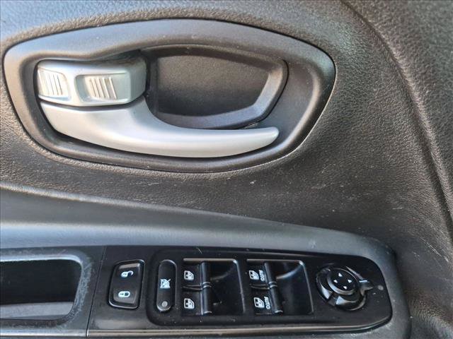 Used 2023 Jeep Renegade Latitude w/ Sun/Sound Group AWD/4WD image 29