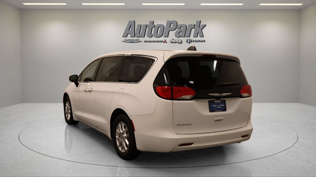 Certified 2023 Chrysler Voyager LX FWD image 8