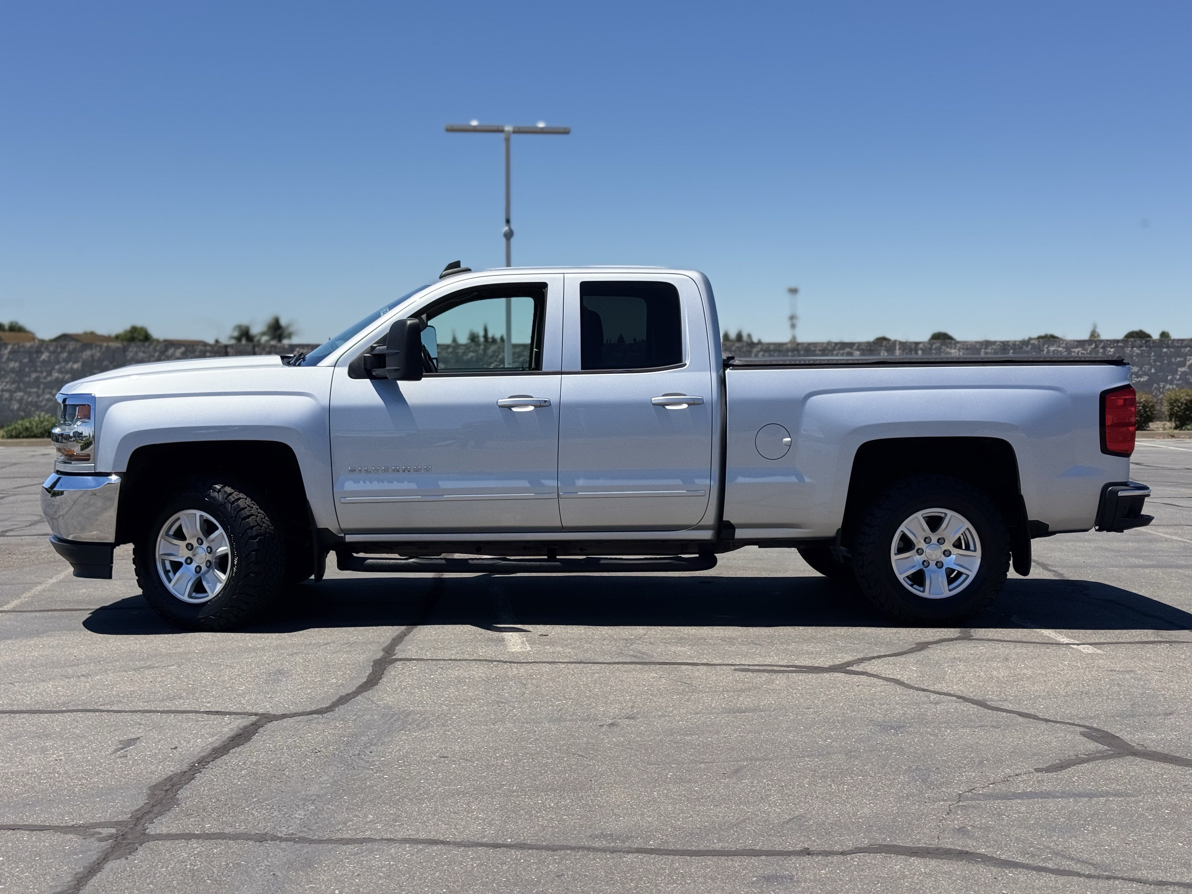 Used 2019 Chevrolet Silverado 1500 LT AWD/4WD image 4