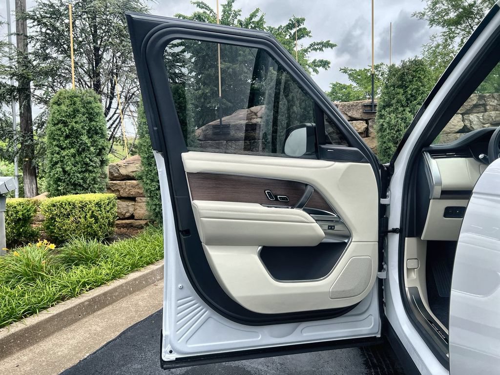 New 2026 Land Rover Range Rover SE AWD/4WD image 17