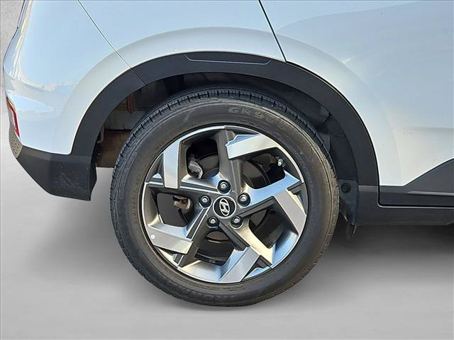 Certified 2025 Hyundai Venue SEL FWD image 21