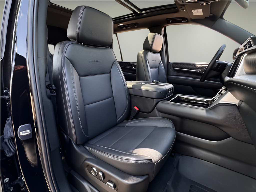Used 2023 GMC Yukon Denali w/ LPO, Floor Liner Package AWD/4WD image 21