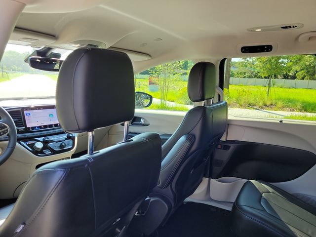 Used 2022 Chrysler Pacifica Touring-L AWD/4WD image 14