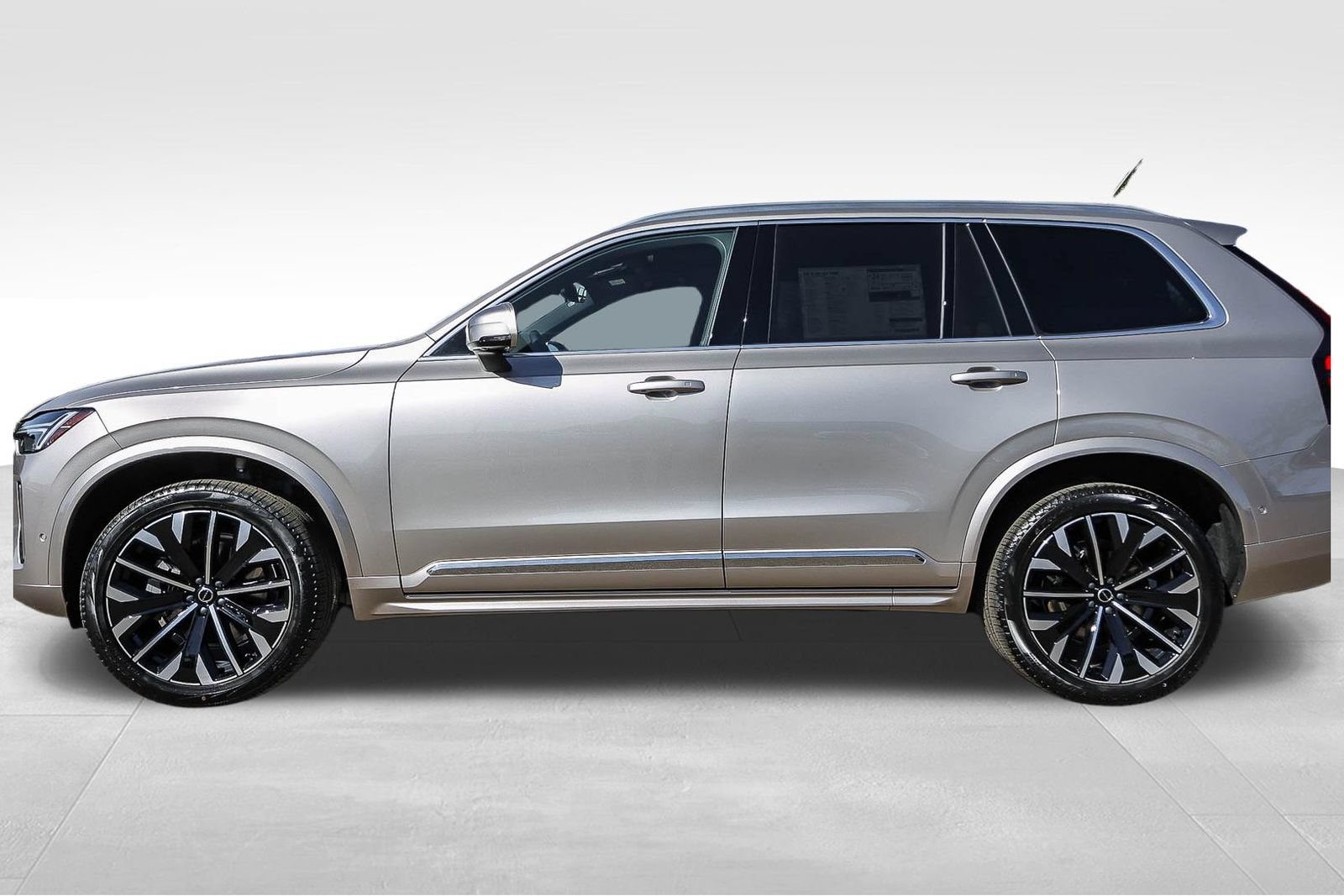 New 2026 Volvo XC90 B5 Plus w/ Protection Package AWD/4WD image 8