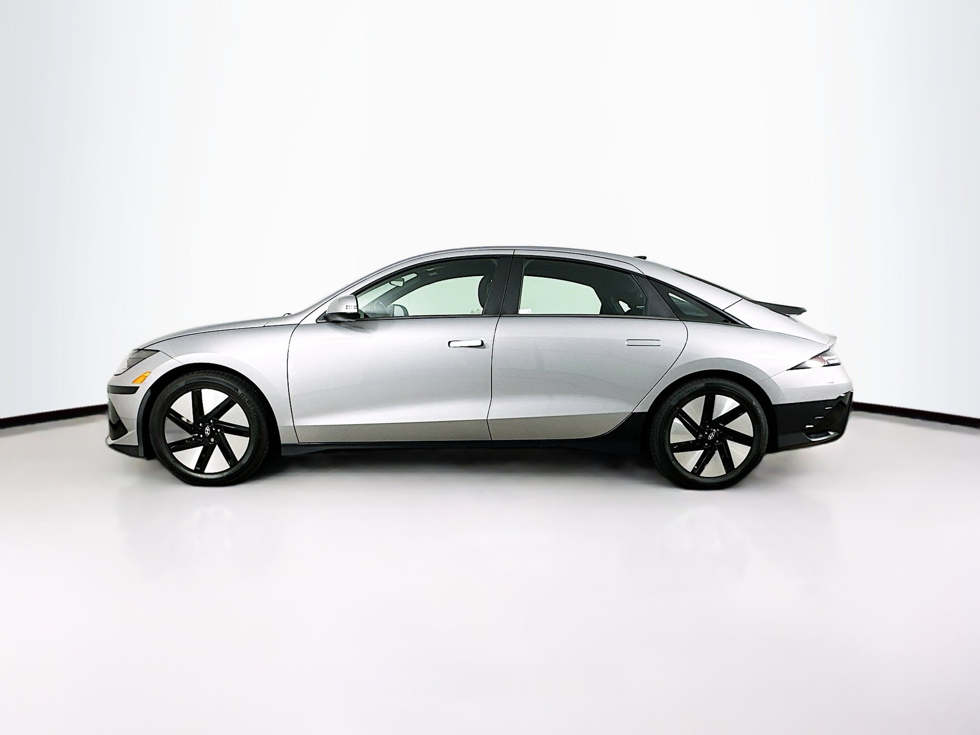 Used 2024 Hyundai Ioniq 6 SE AWD/4WD image 4