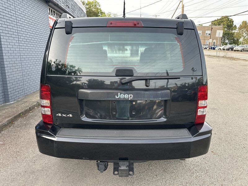 Used 2009 Jeep Liberty Sport w/ Popular Equipment Group AWD/4WD image 3