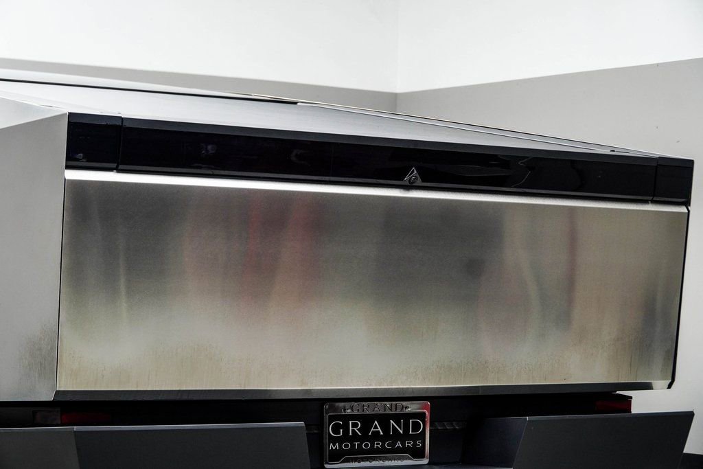 Used 2025 Tesla Cybertruck AWD Crew Cab image 16