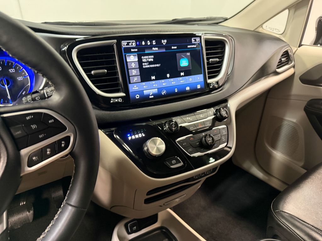 Used 2024 Chrysler Pacifica Touring-L FWD image 78