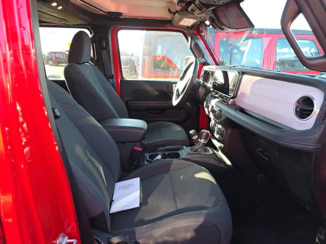 Used 2025 Jeep Wrangler Unlimited Sahara image 10