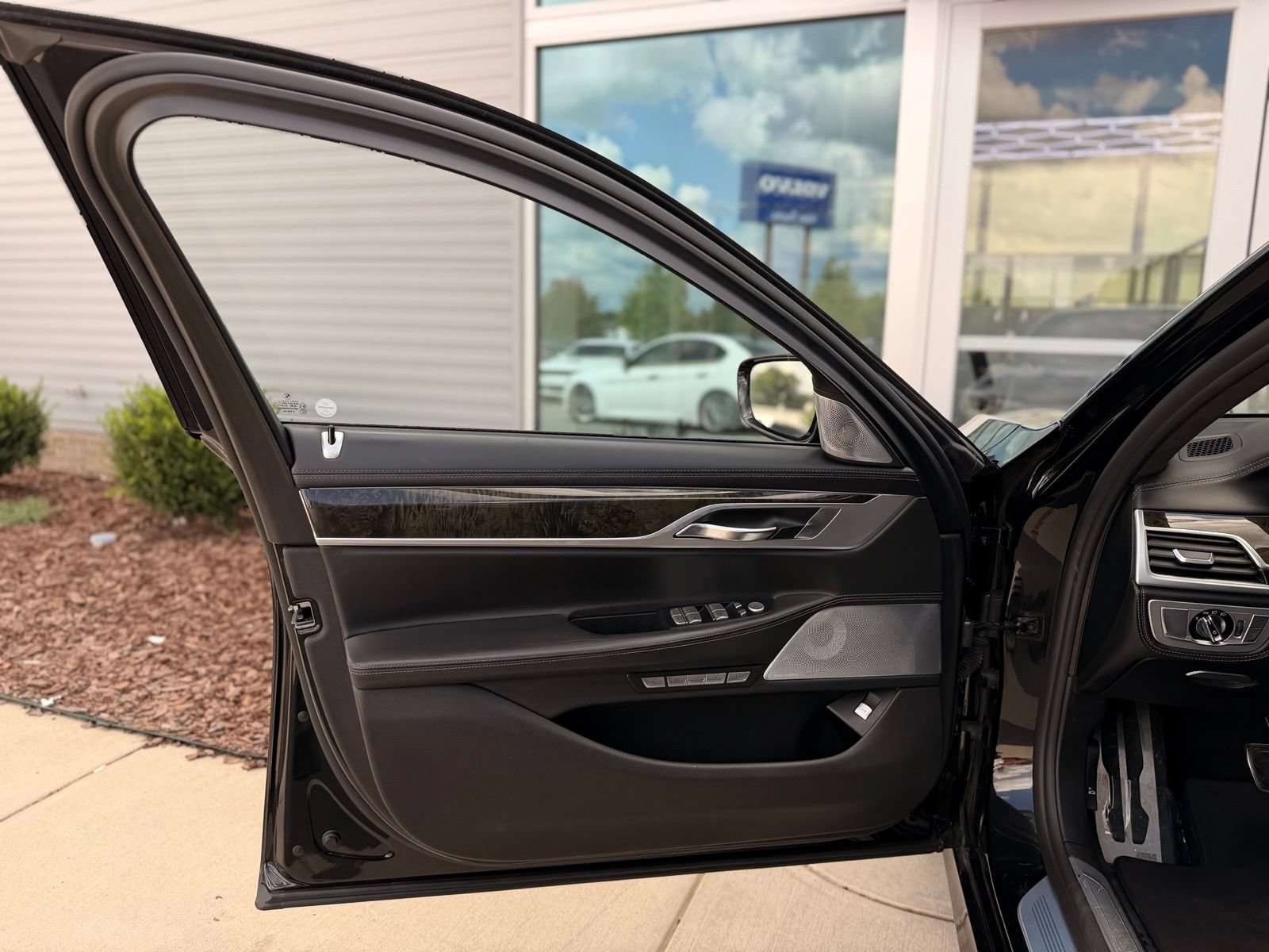 Used 2018 BMW M760i xDrive AWD/4WD image 20