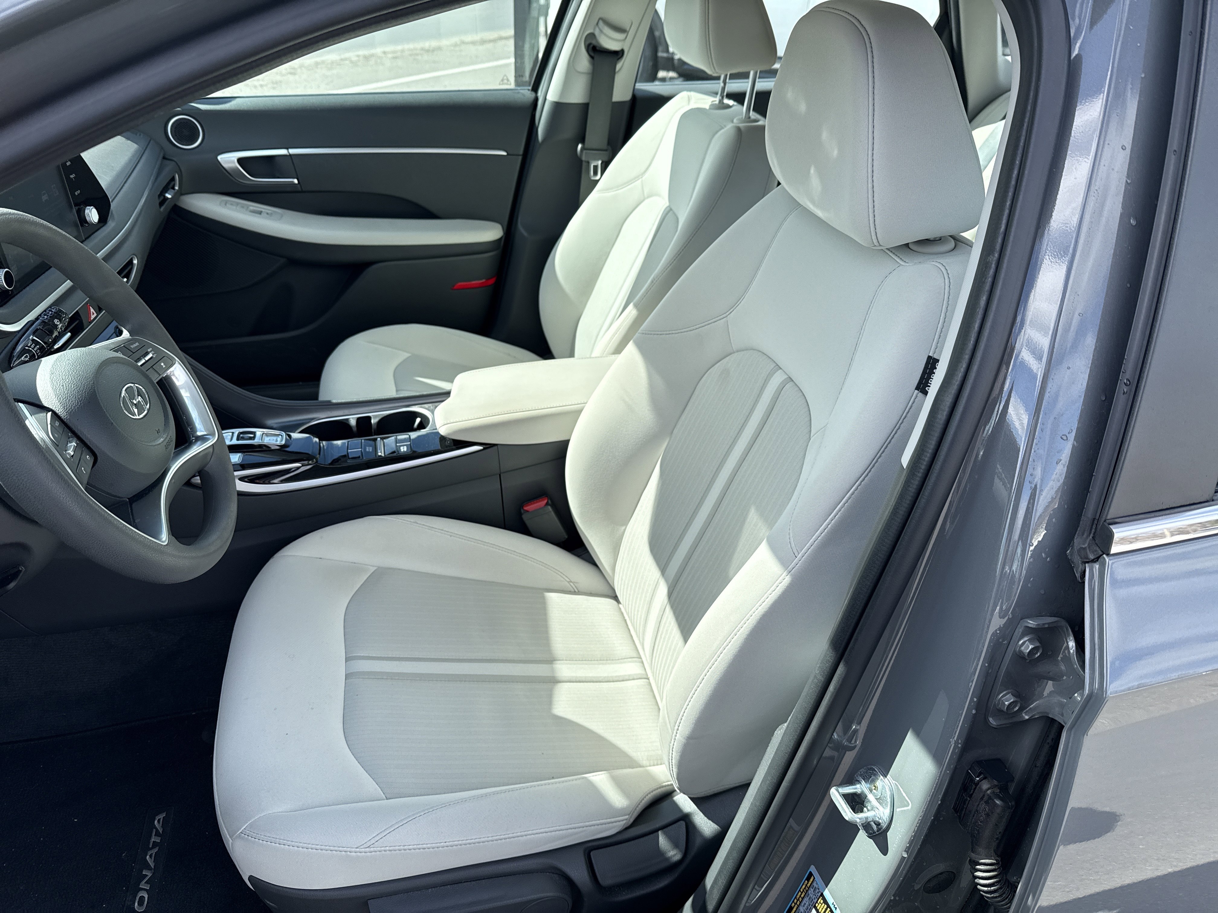 Used 2023 Hyundai Sonata SE image 2