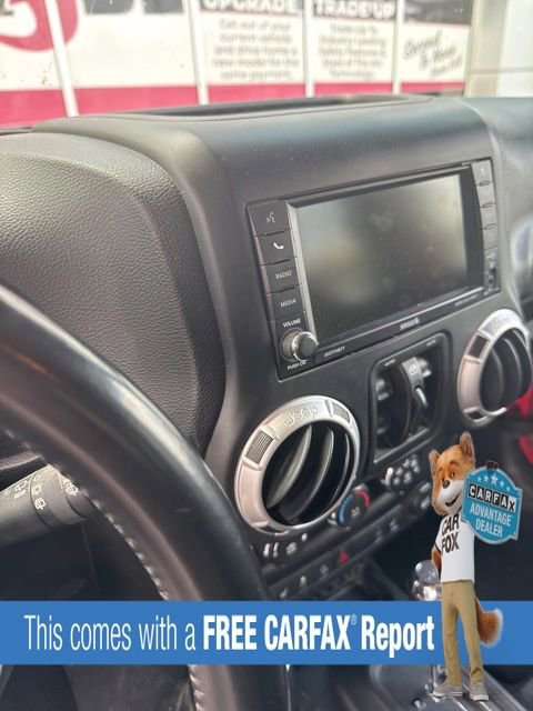 Used 2015 Jeep Wrangler Unlimited Rubicon w/ Connectivity Group AWD/4WD image 2