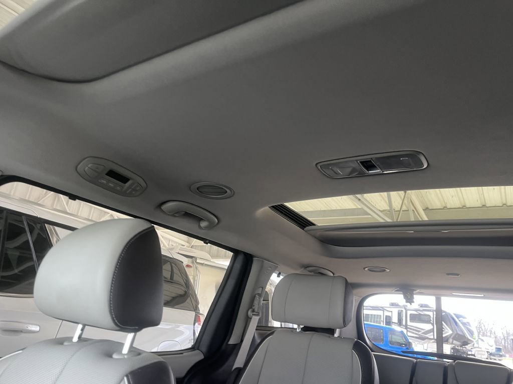 Used 2016 Kia Sedona SX Limited image 33
