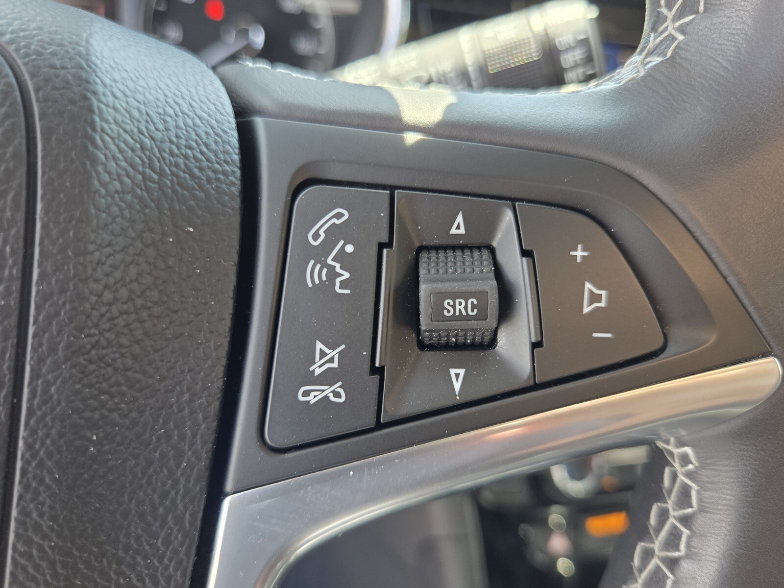 Used 2022 Buick Encore Preferred w/ Safety Package AWD/4WD image 21
