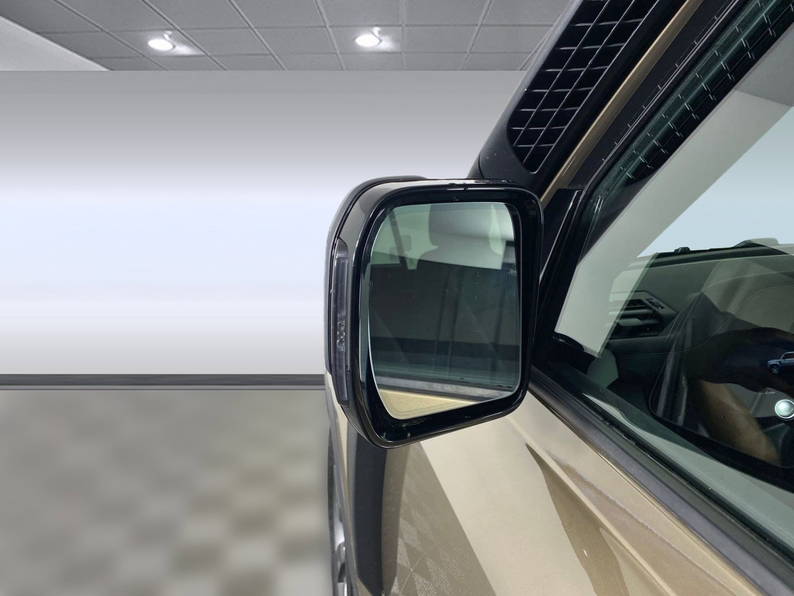 Used 2025 Land Rover Defender 110 S image 21