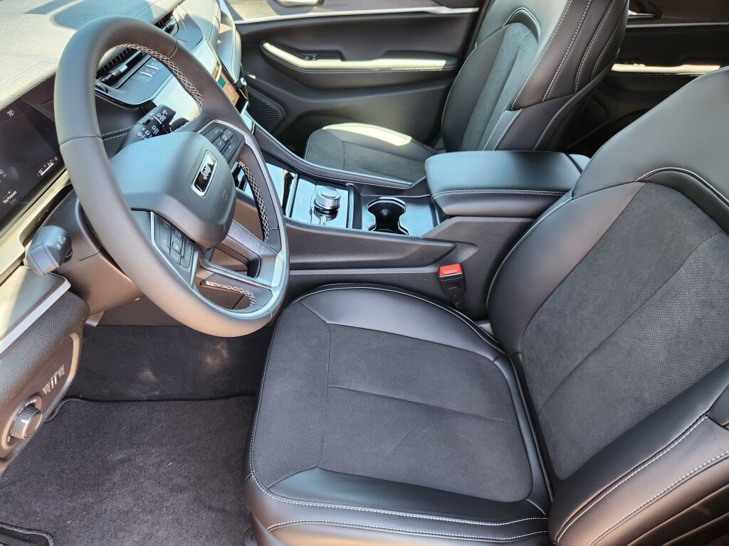New 2026 Jeep Grand Cherokee L Altitude AWD/4WD image 8