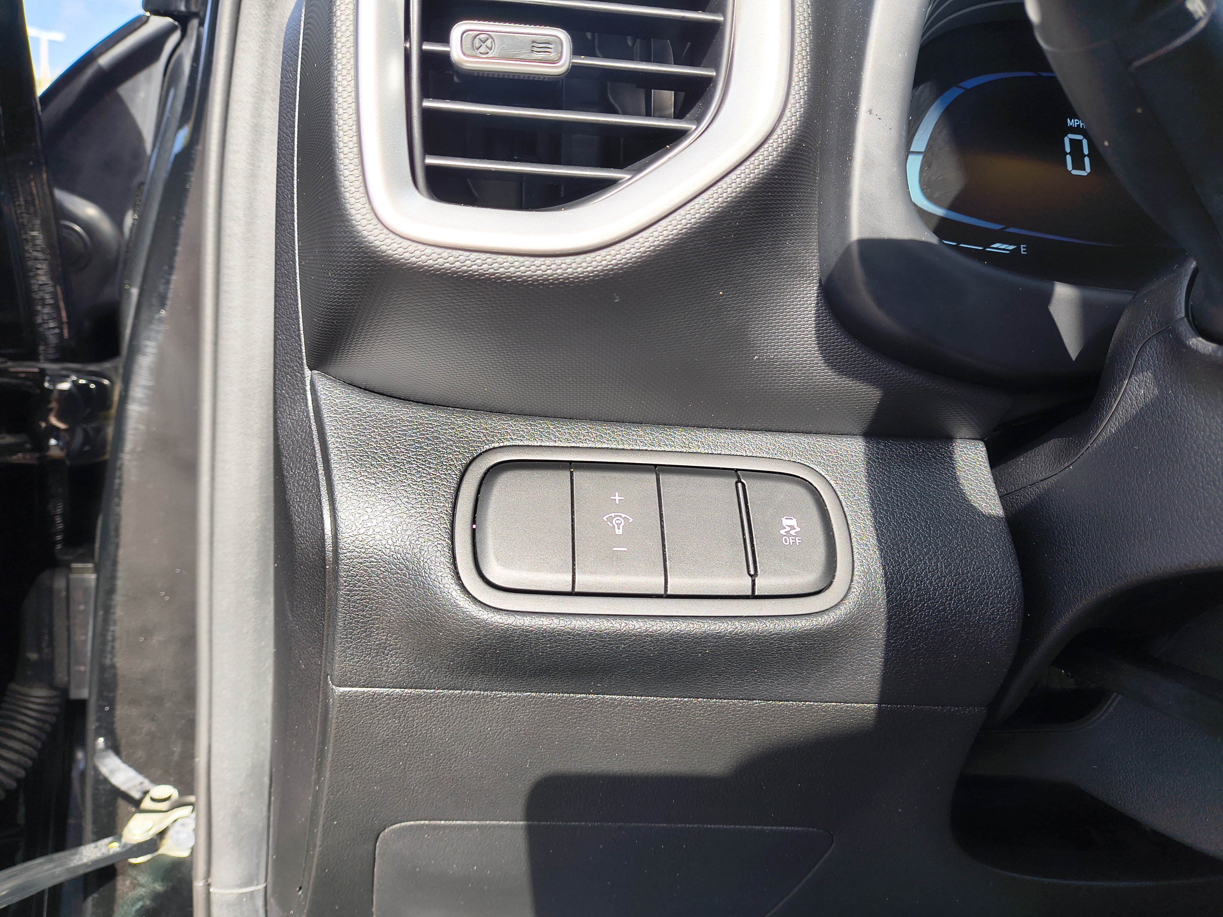Used 2024 Hyundai Venue SEL FWD image 28