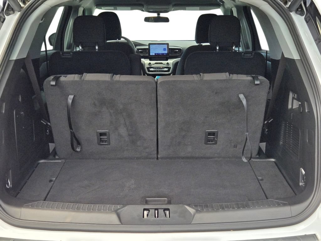 Used 2023 Ford Explorer XLT AWD/4WD image 12