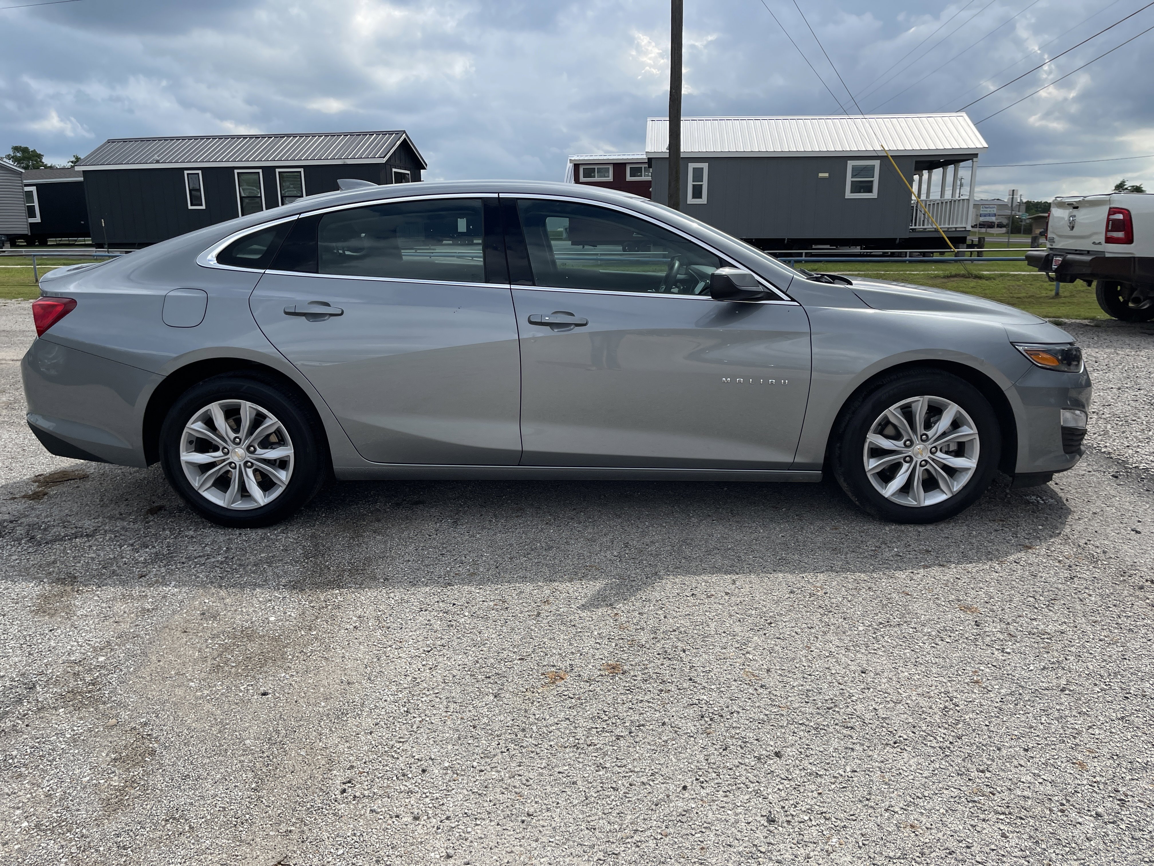 Used 2025 Chevrolet Malibu LT FWD image 3