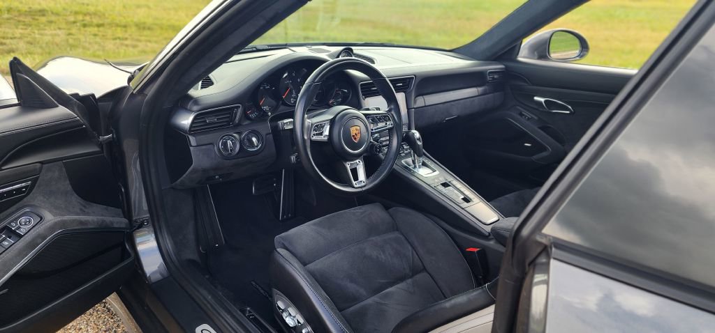 Used 2018 Porsche 911 Carrera 4 GTS image 2