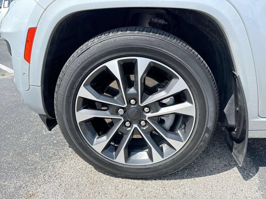 Used 2022 Jeep Grand Cherokee Overland w/ Advanced Protech Group III AWD/4WD image 10