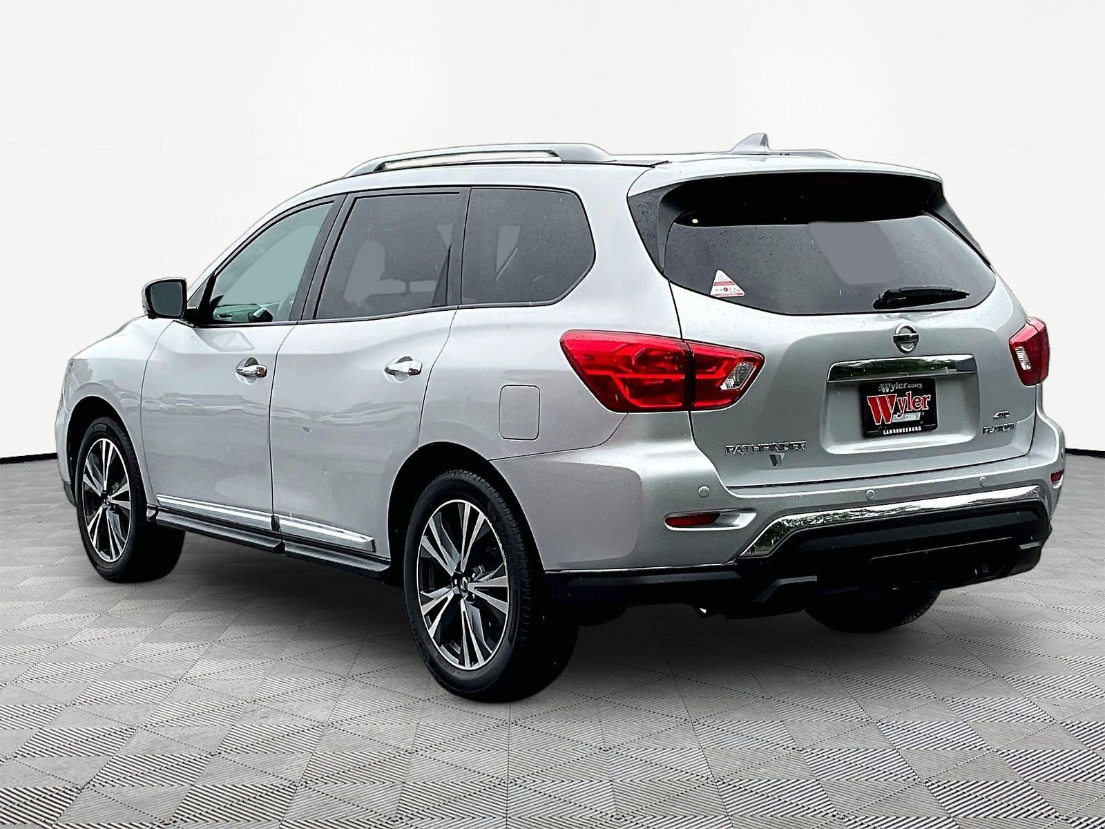 Used 2020 Nissan Pathfinder Platinum AWD/4WD image 4