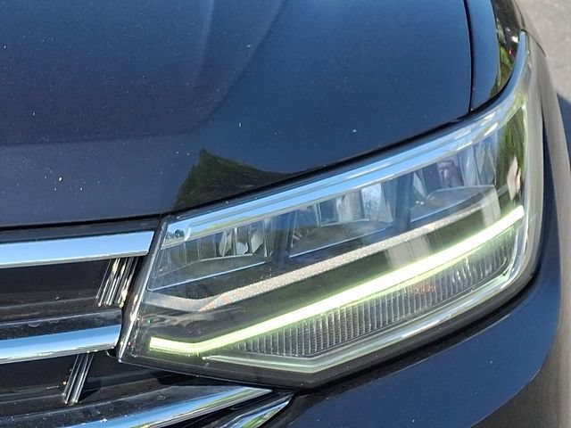Used 2023 Volkswagen Tiguan SE AWD/4WD image 12