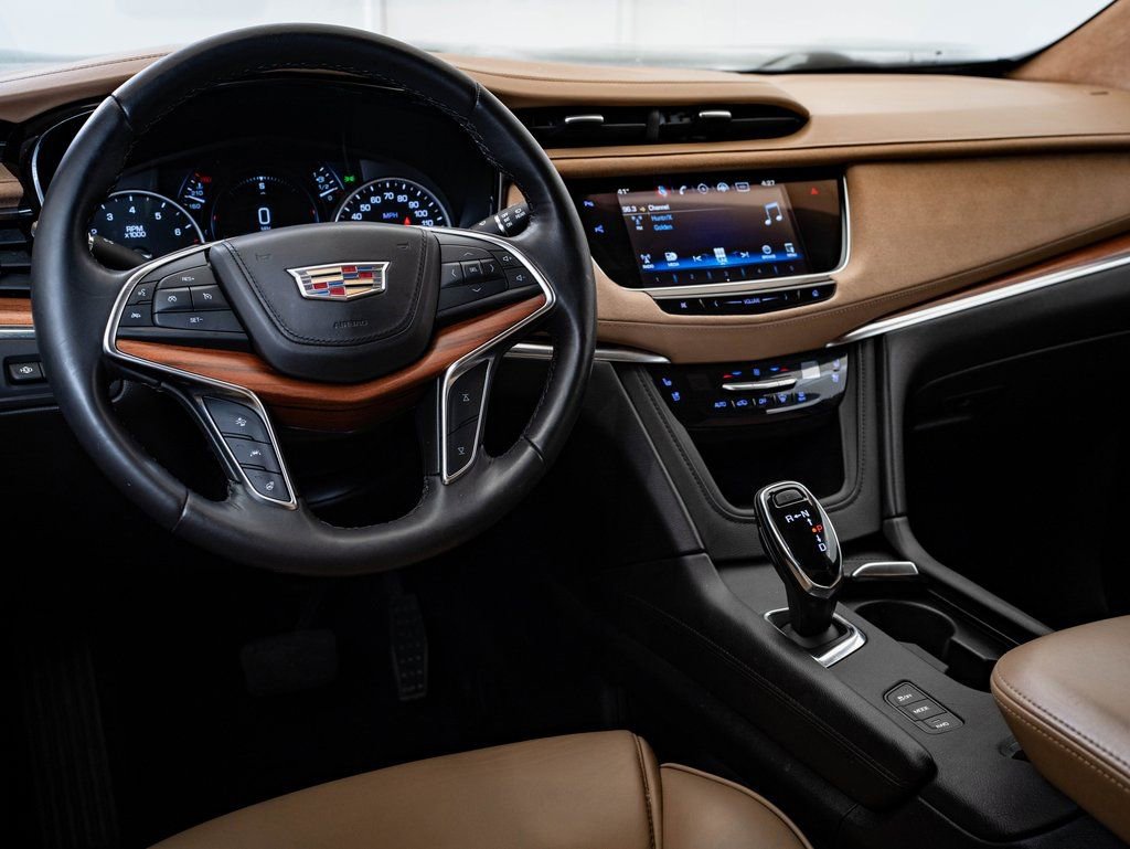 Used 2018 Cadillac XT5 Platinum w/ Driver Assist Package image 4