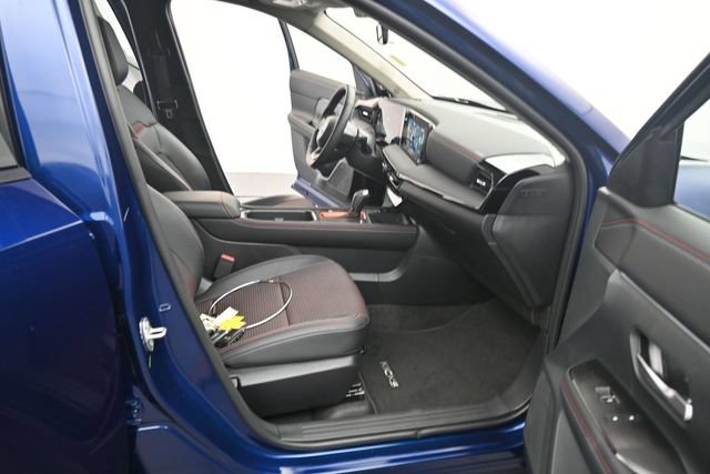 Used 2026 Nissan Kicks SR w/ SR Premium Package AWD/4WD image 17