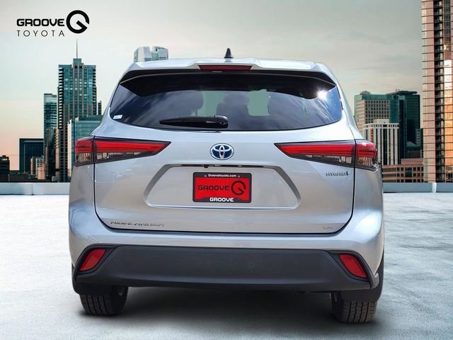 Used 2022 Toyota Highlander LE AWD/4WD image 5